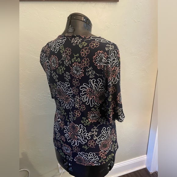 George Floral wrap top🔥🔥🔥 - Picture 2 of 2